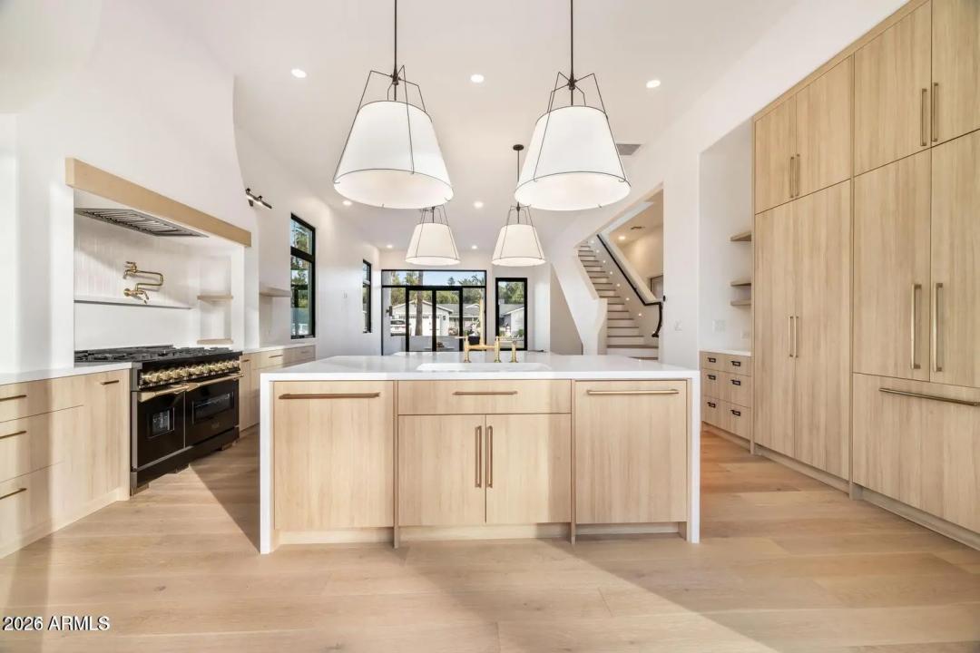 Real Estate Picture 11