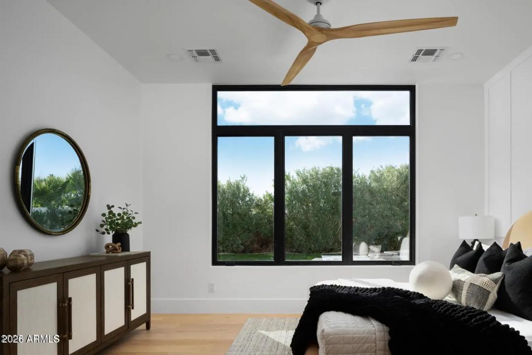 Real Estate Picture 16