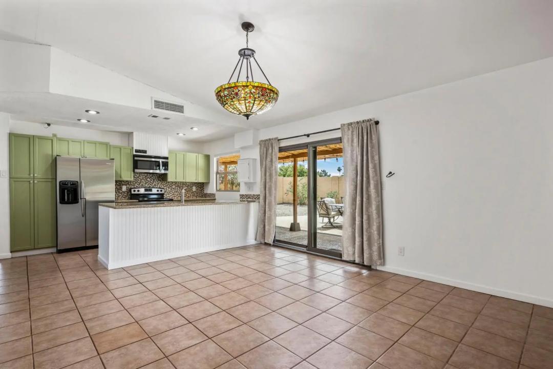 Real Estate Picture 7