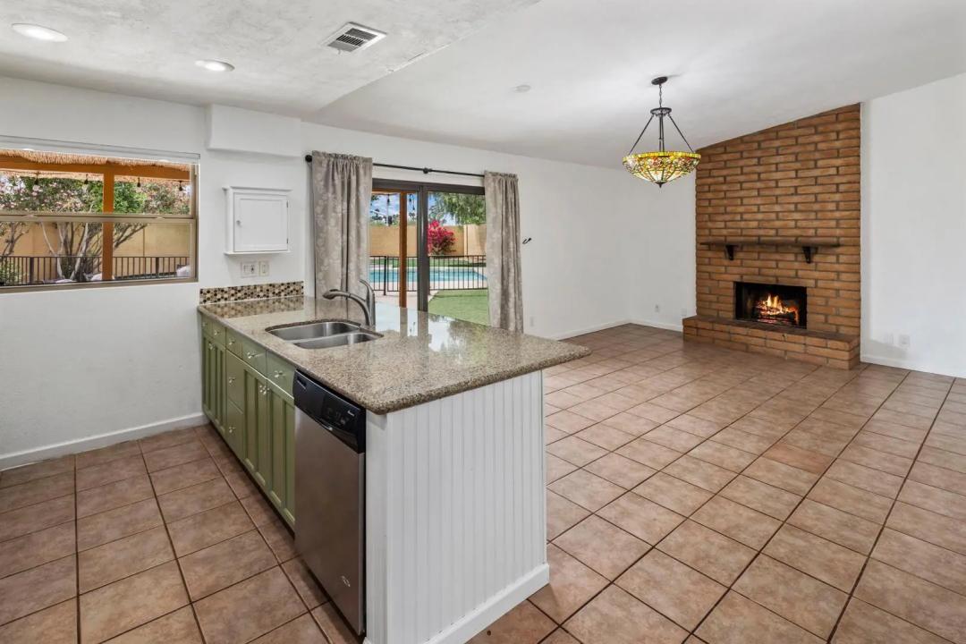 Real Estate Picture 10