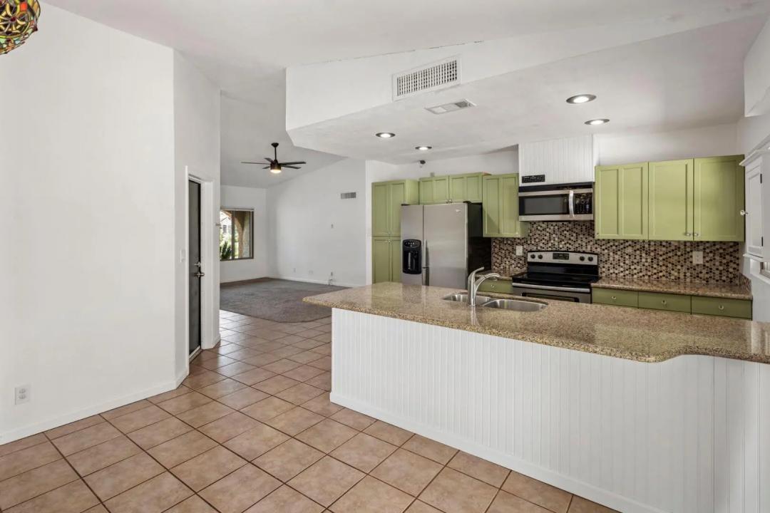 Real Estate Picture 11