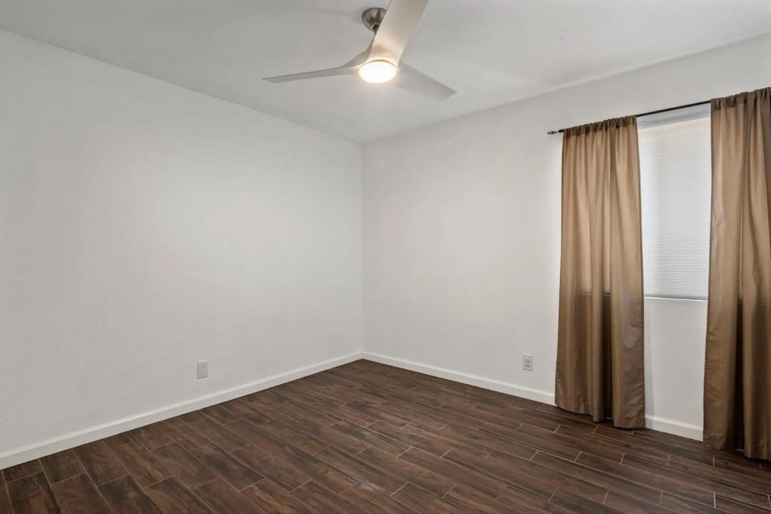 Real Estate Picture 12