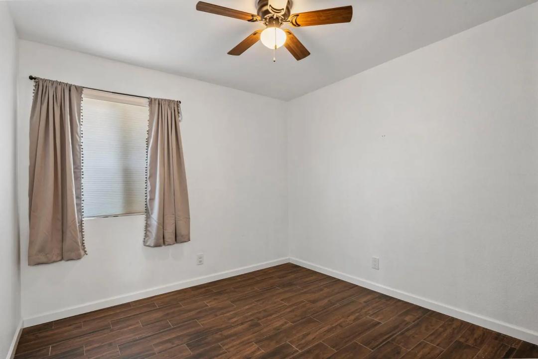 Real Estate Picture 13