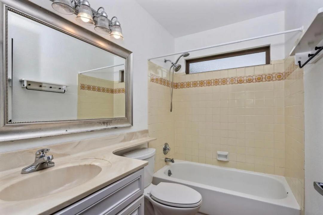 Real Estate Picture 14