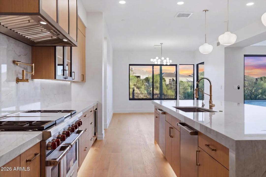 Real Estate Picture 16