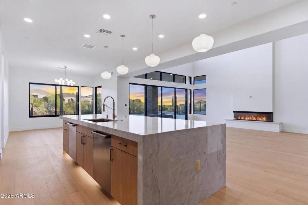 Real Estate Picture 13
