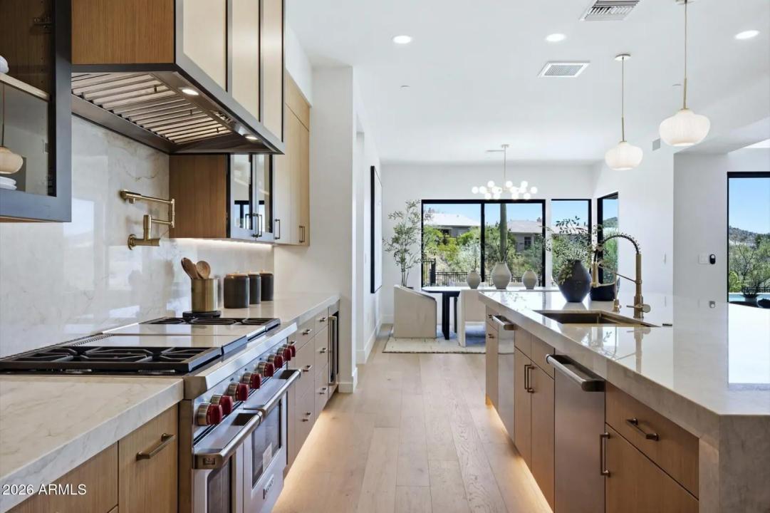 Real Estate Picture 12
