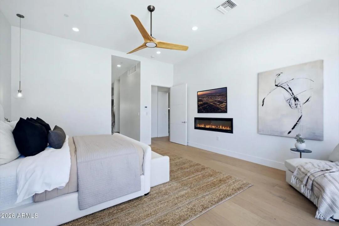Real Estate Picture 18