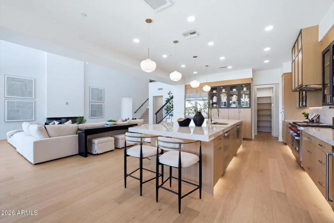 Real Estate Picture 14
