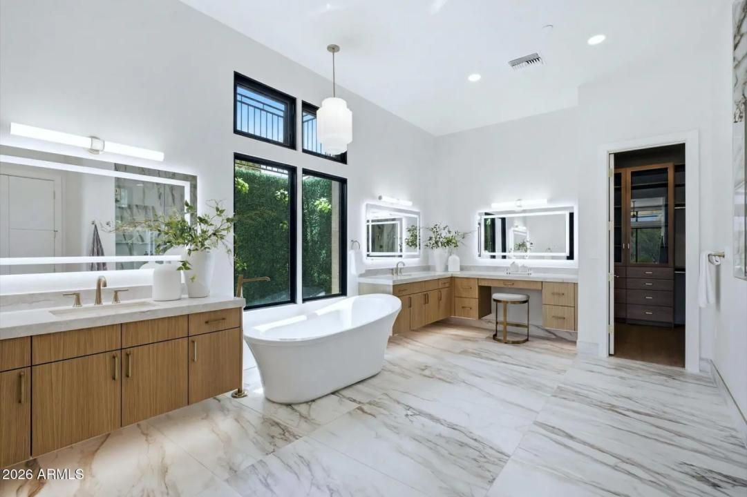 Real Estate Picture 22