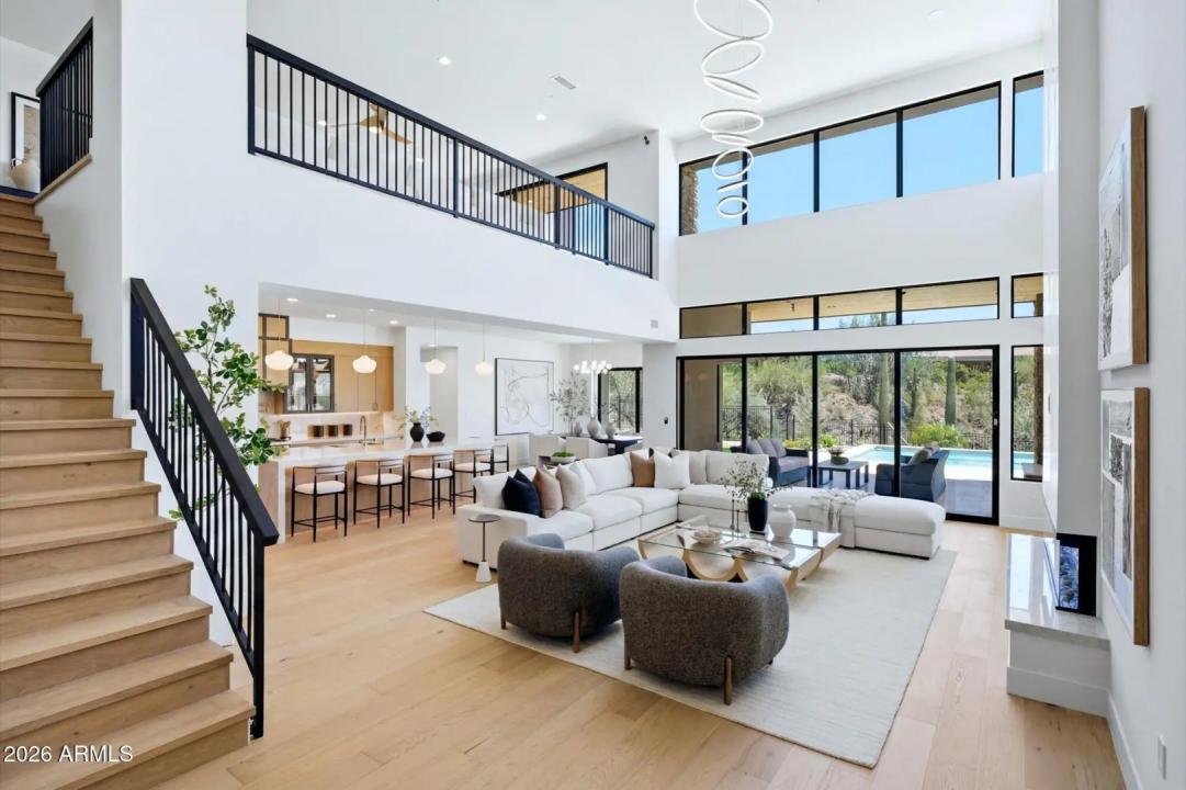 Real Estate Picture 4