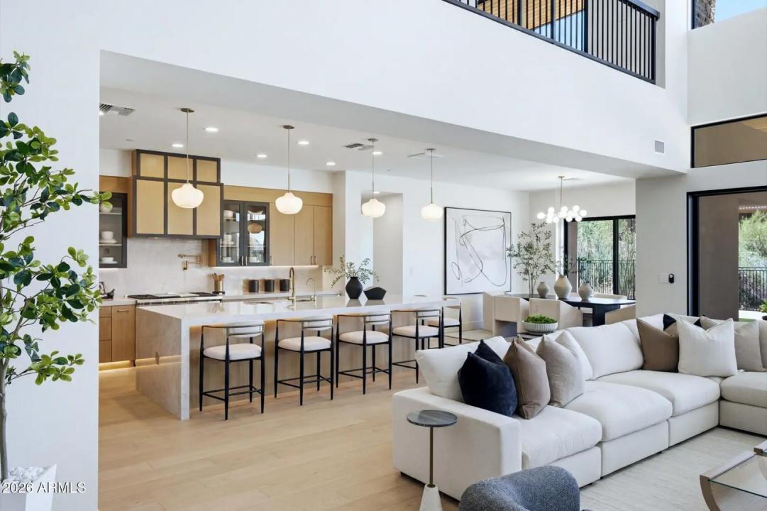 Real Estate Picture 5
