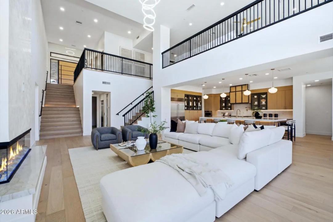Real Estate Picture 8