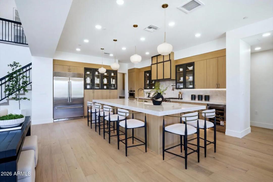 Real Estate Picture 11