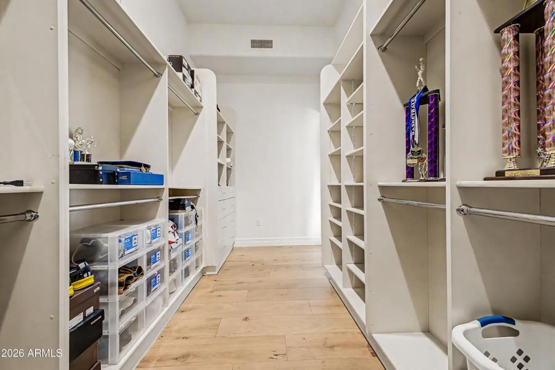 Real Estate Picture 24