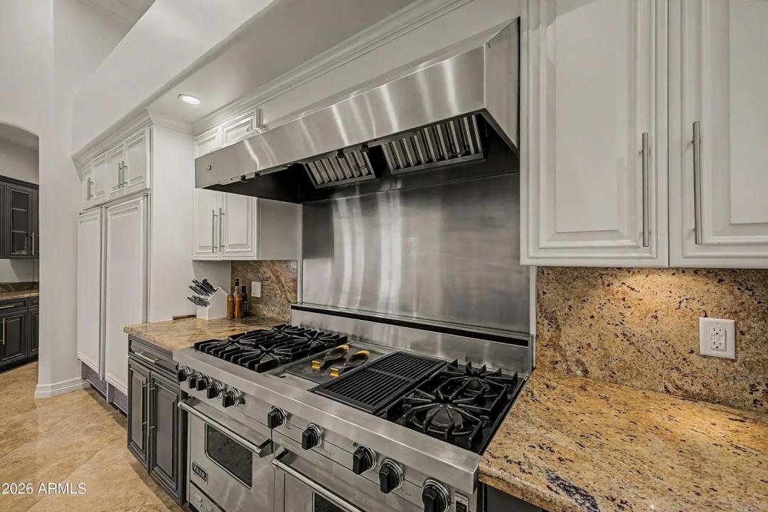 Real Estate Picture 9