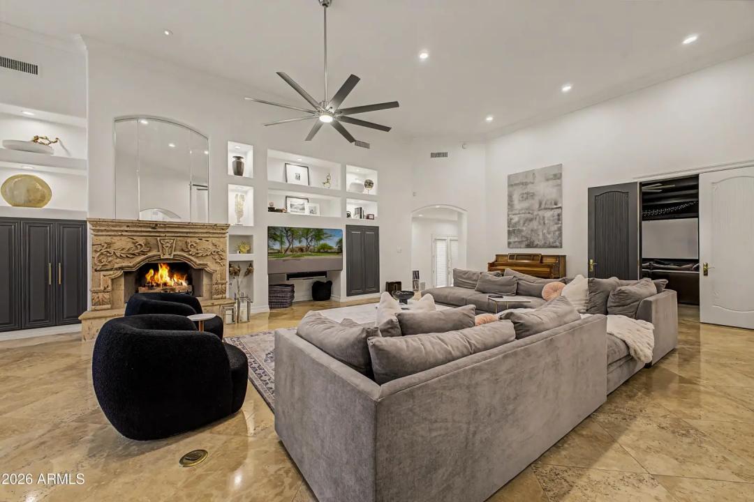 Real Estate Picture 11