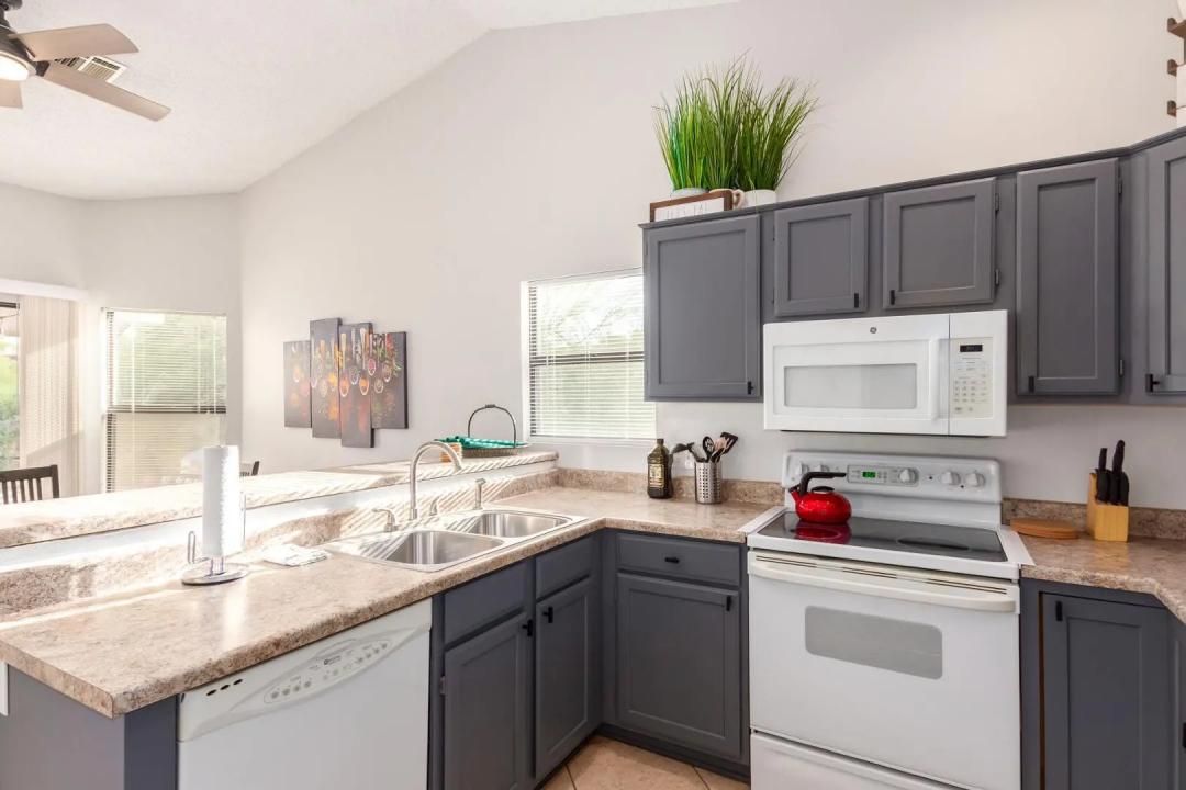 Real Estate Picture 6