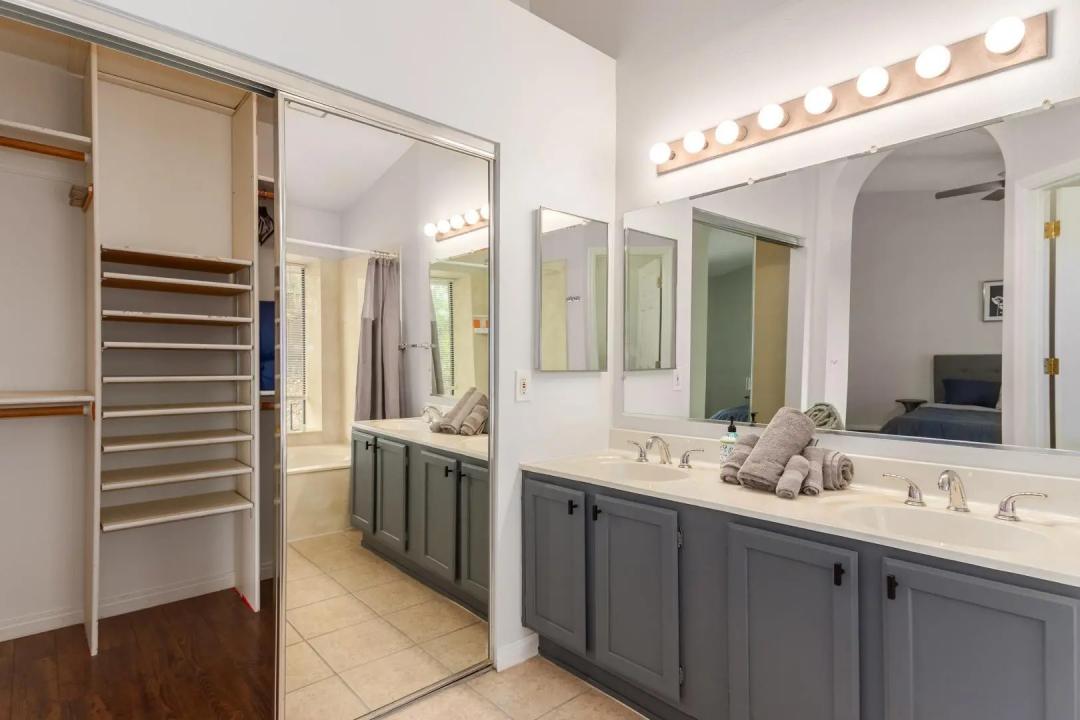 Real Estate Picture 9