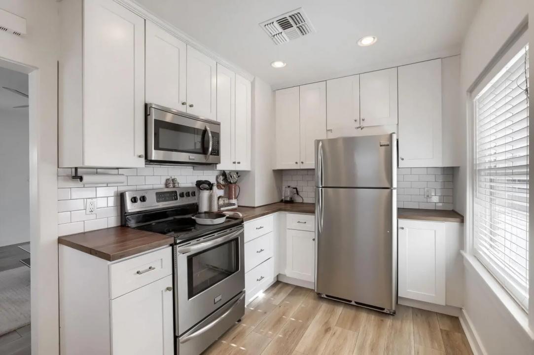 Real Estate Picture 6