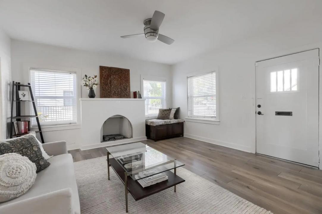 Real Estate Picture 4