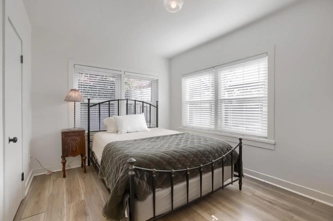 Real Estate Picture 8