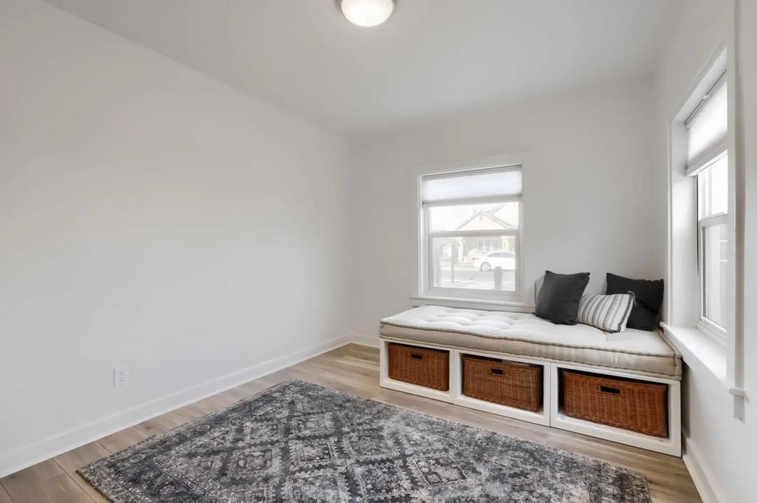 Real Estate Picture 9