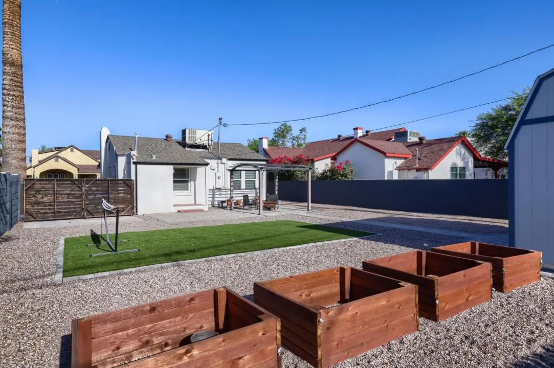 Real Estate Picture 11