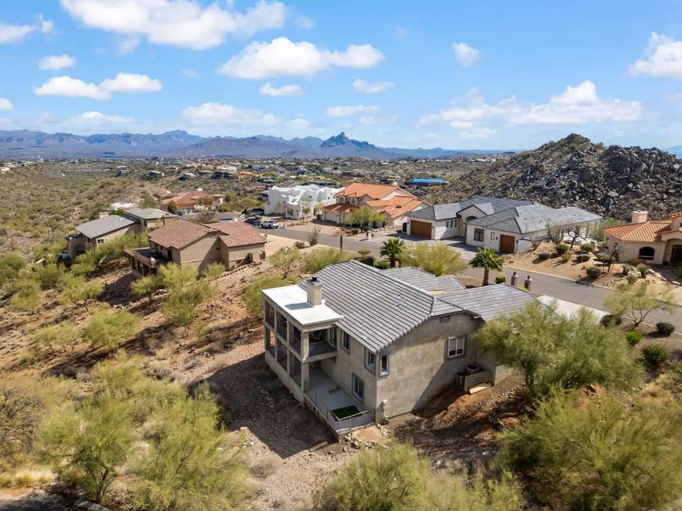 Real Estate Picture 4