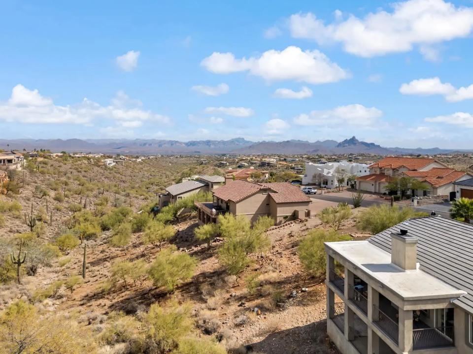 Real Estate Picture 9