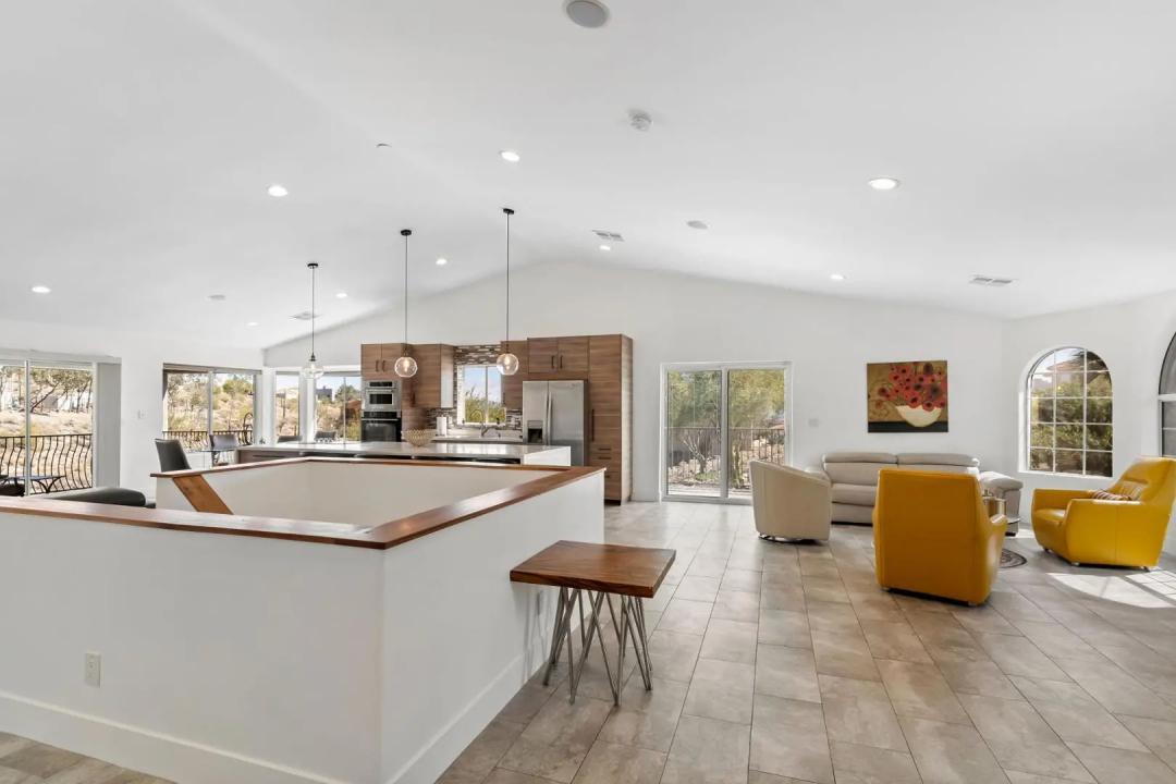 Real Estate Picture 11