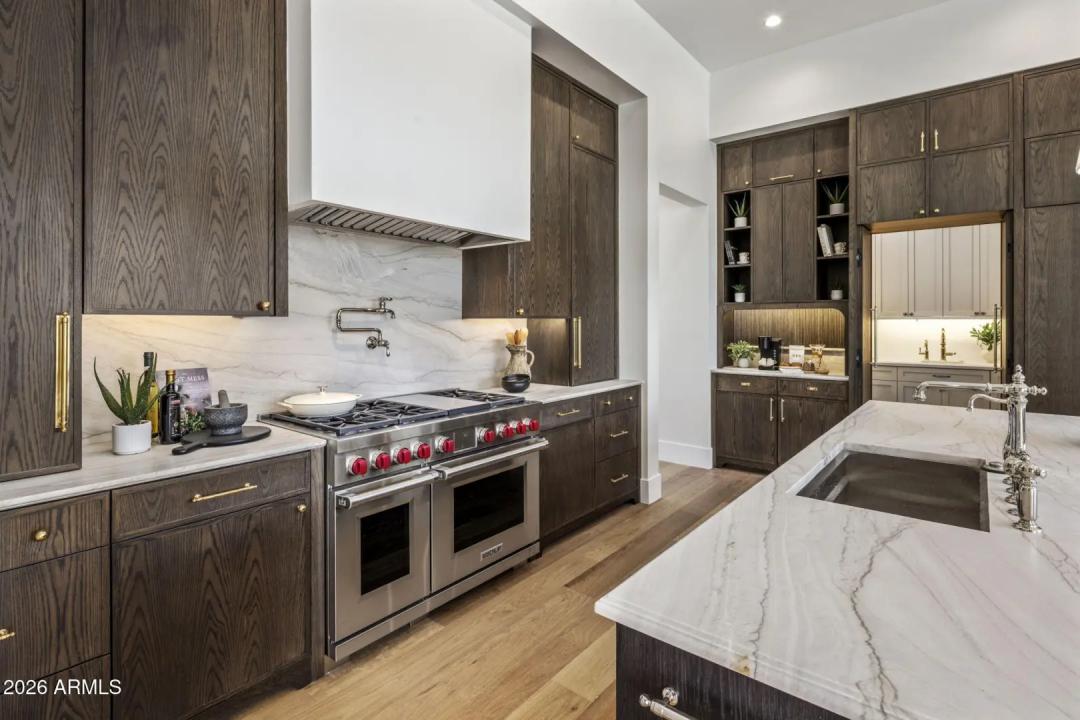 Real Estate Picture 11