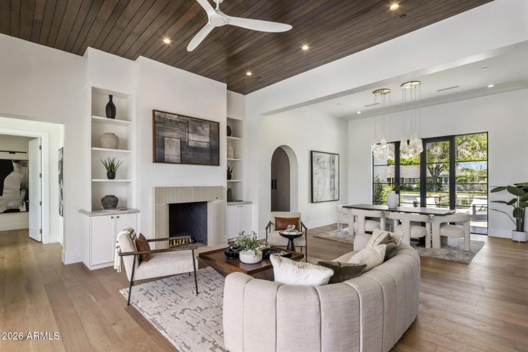 Real Estate Picture 8