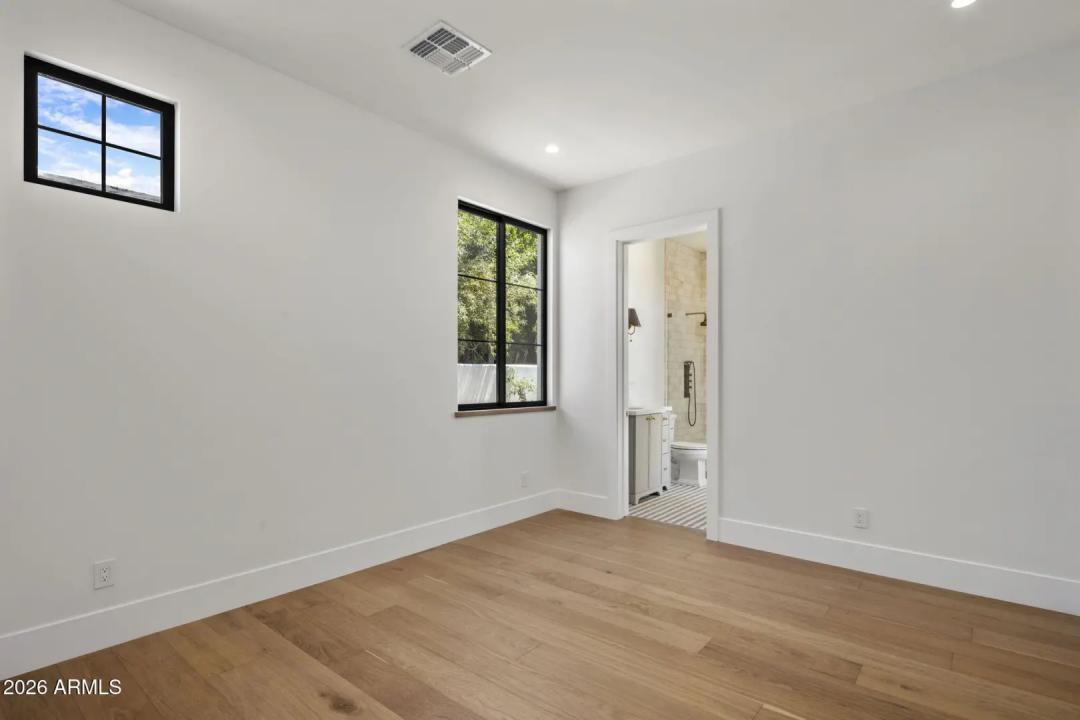 Real Estate Picture 32