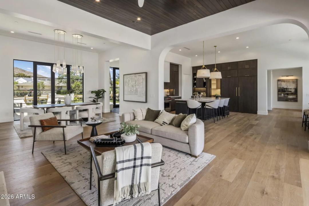 Real Estate Picture 10