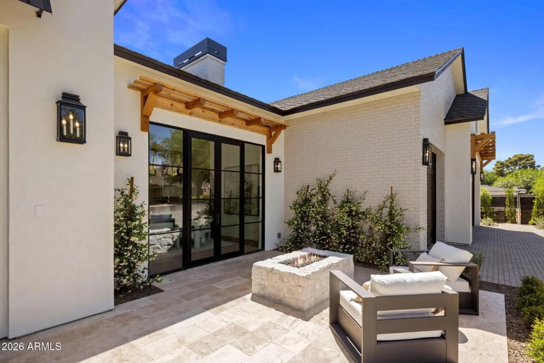 Real Estate Picture 3