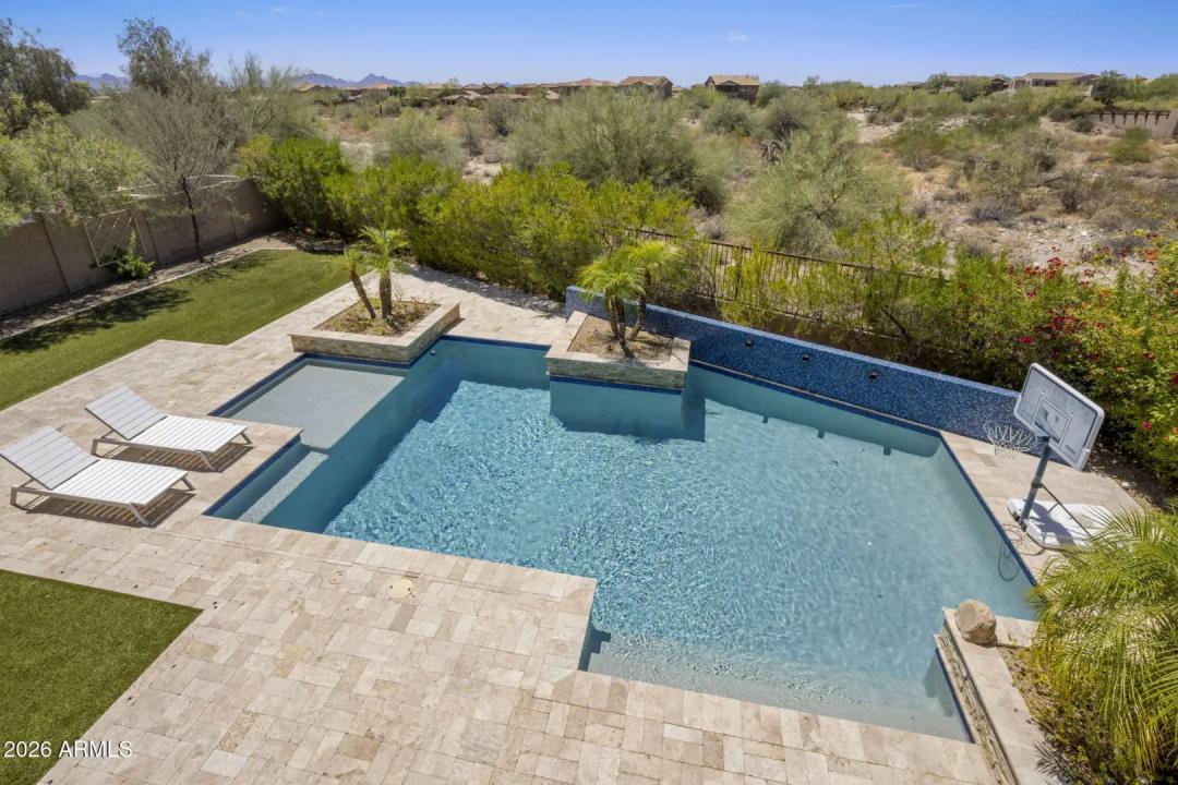 Real Estate Picture 4