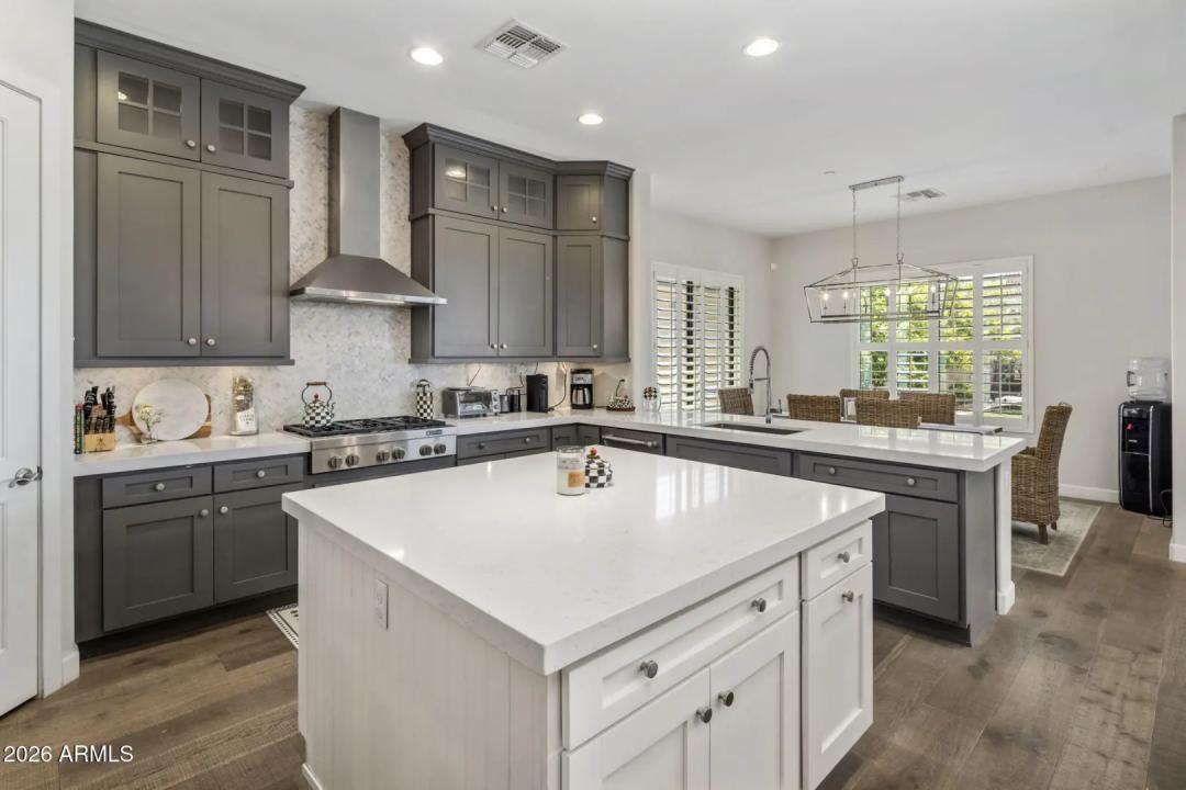 Real Estate Picture 8