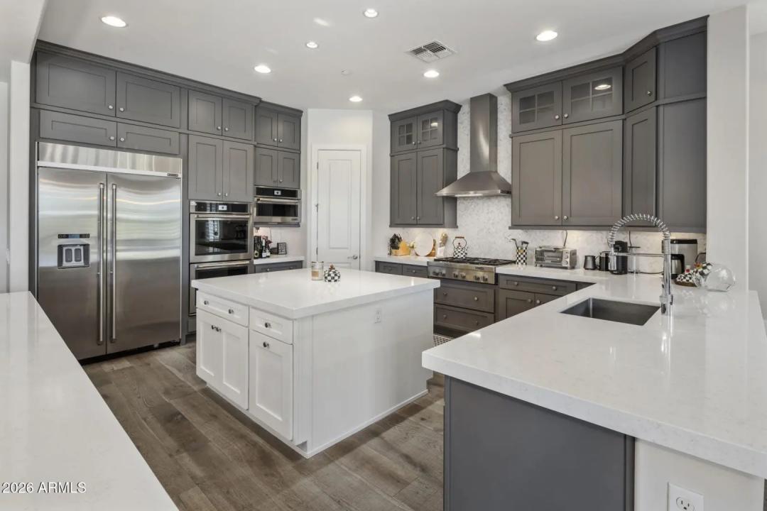 Real Estate Picture 12