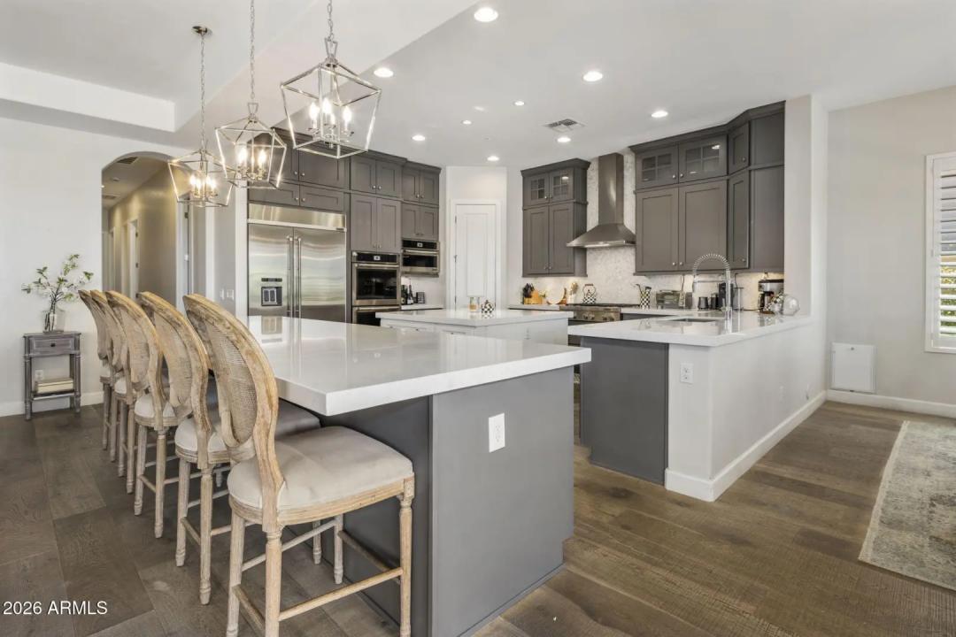 Real Estate Picture 10