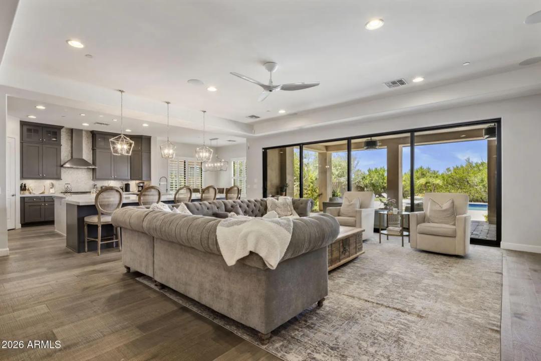 Real Estate Picture 3