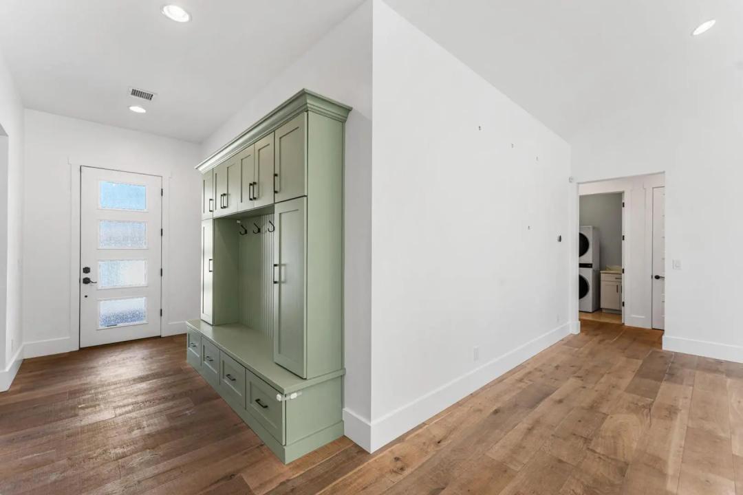 Real Estate Picture 5