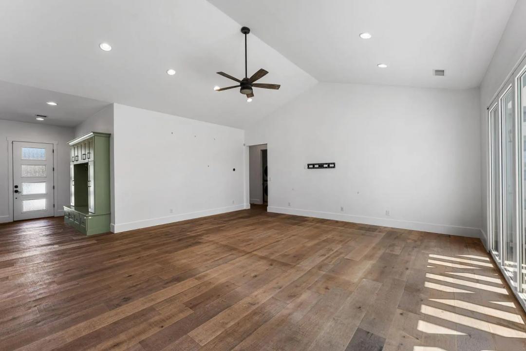 Real Estate Picture 6