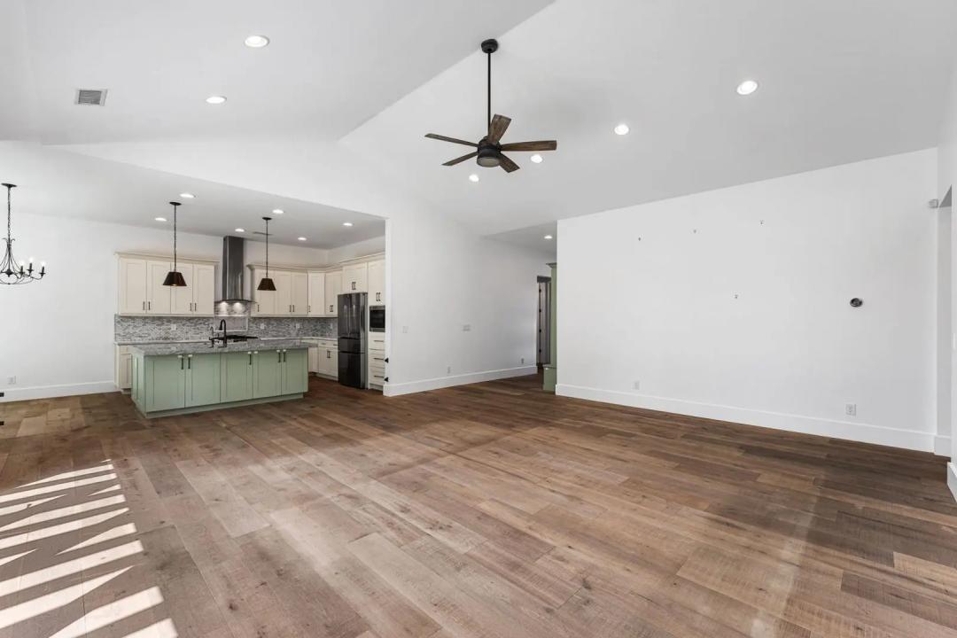 Real Estate Picture 8