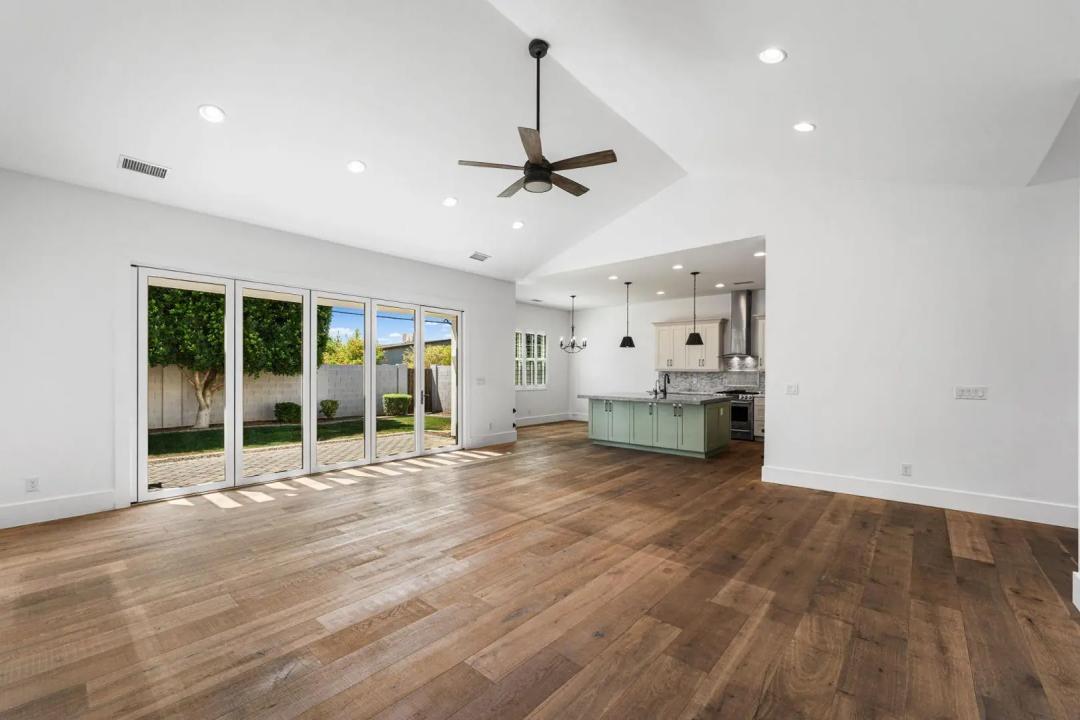 Real Estate Picture 9