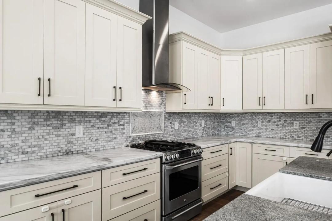 Real Estate Picture 11