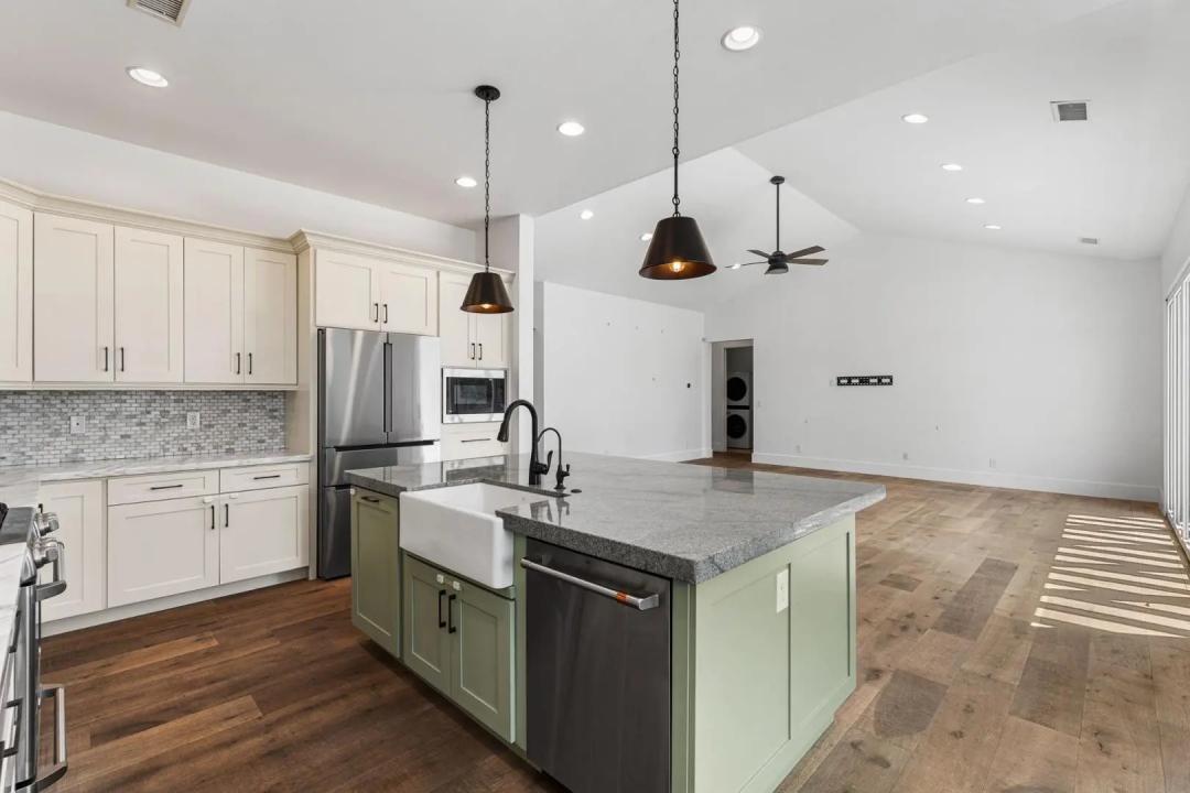 Real Estate Picture 15