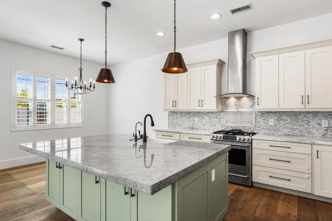 Real Estate Picture 14