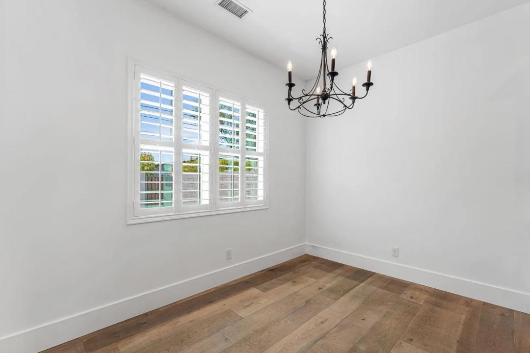 Real Estate Picture 16