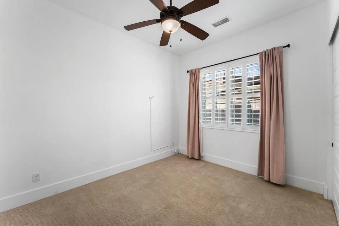 Real Estate Picture 18